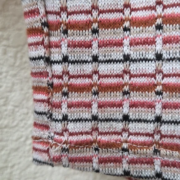 Kendall & Kylie Knitted Short Sleeve Top .. Size Small - Picture 5 of 5